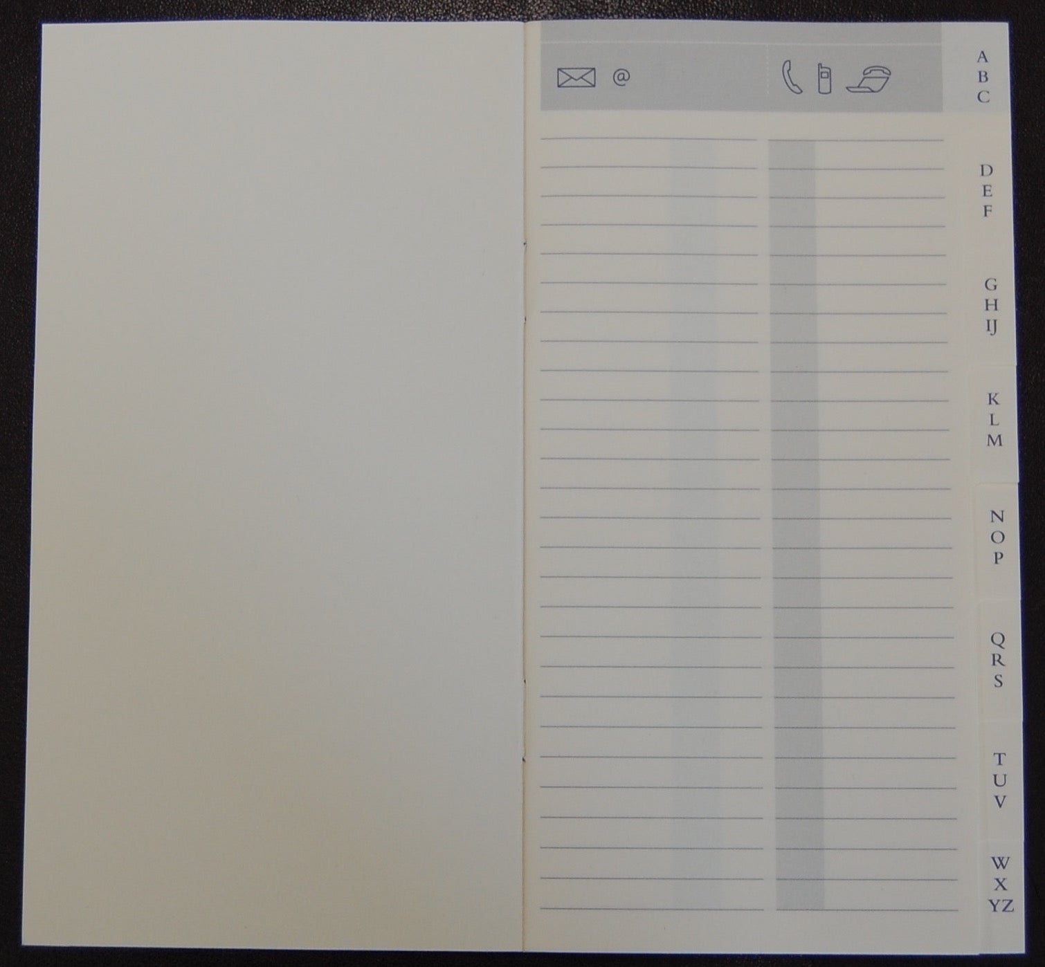 Brepols Adressenregister 8,3 × 16,1 cm – Gebunden, Beige