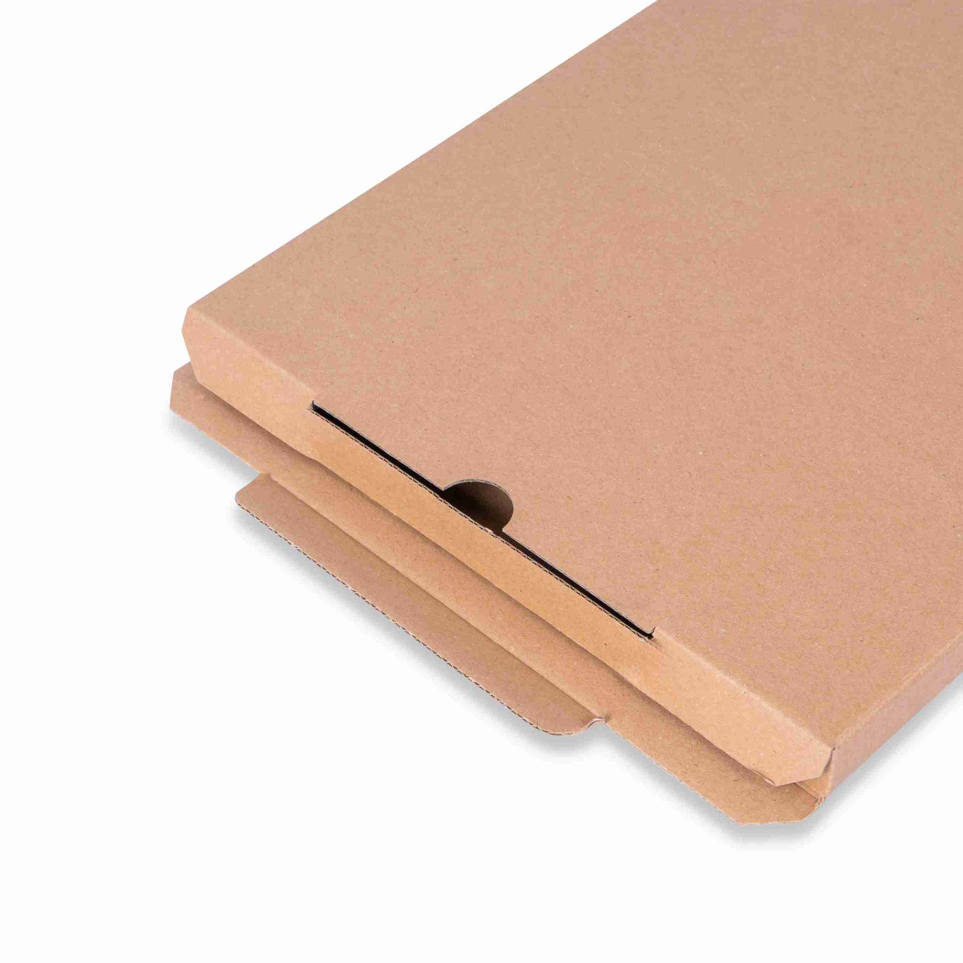 Model Versandverpackung – 302 × 215 × 16 mm, braun, Lasche – 1 Stk., ab 1'000 Stk.