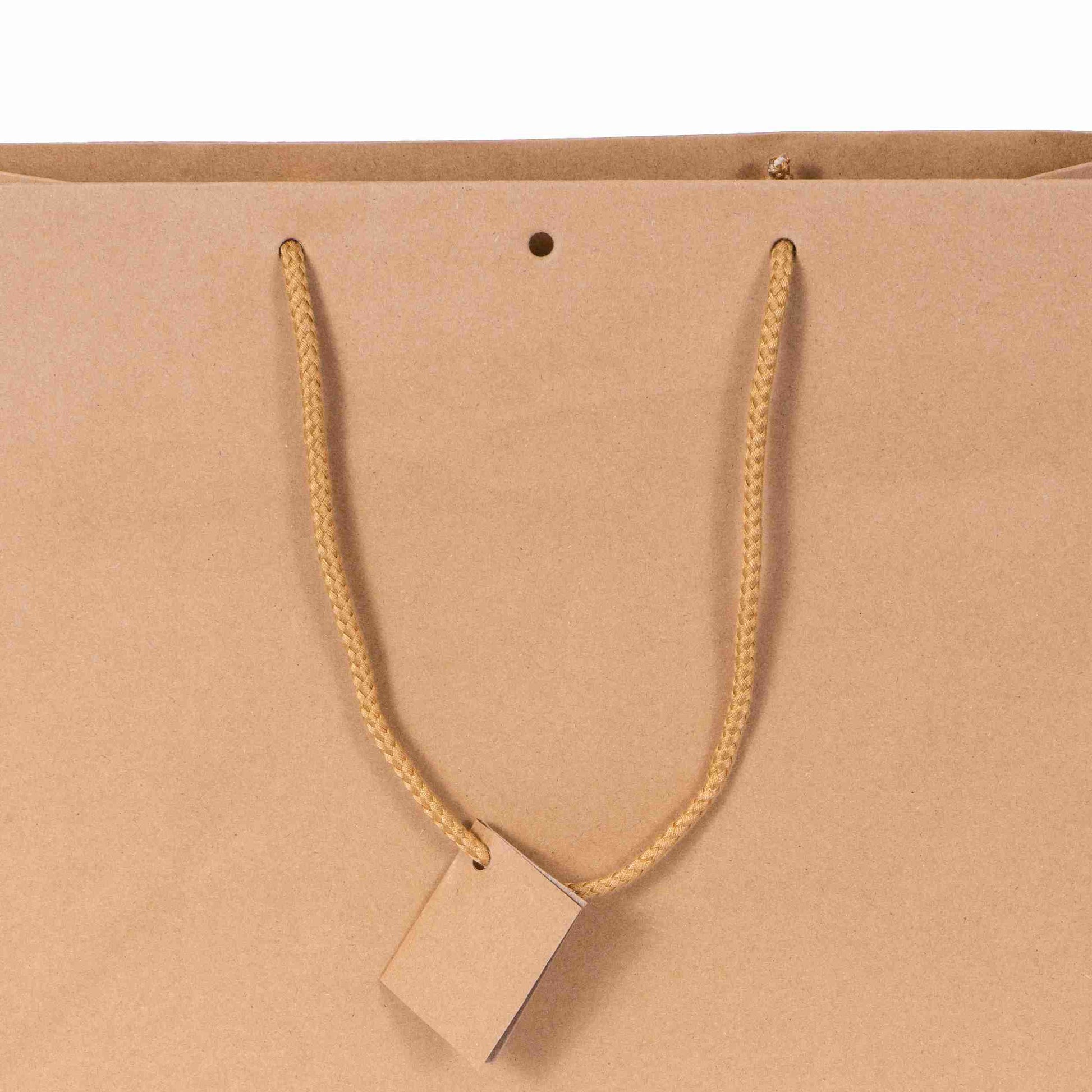 Model Geschenktasche braun – 240 × 195 × 140 mm – mit Etikette, Blockboden – 1 Stk., ab 400 Stk.
