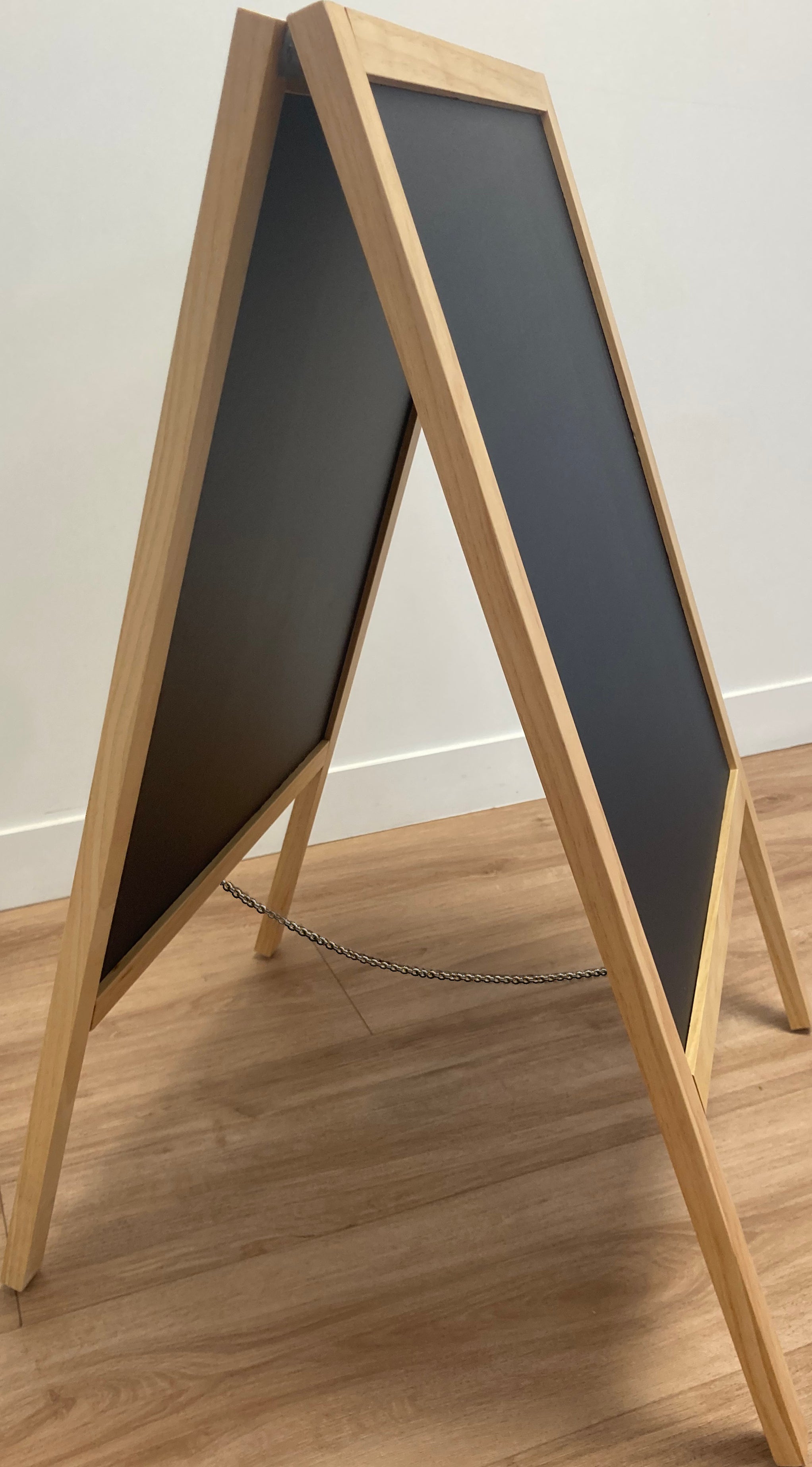 Exacompta Kundenstopper 81250D – 530 × 900 mm – MDF, Kiefernholz, Schwarz – für Kreide & Kreidemarker – Stand