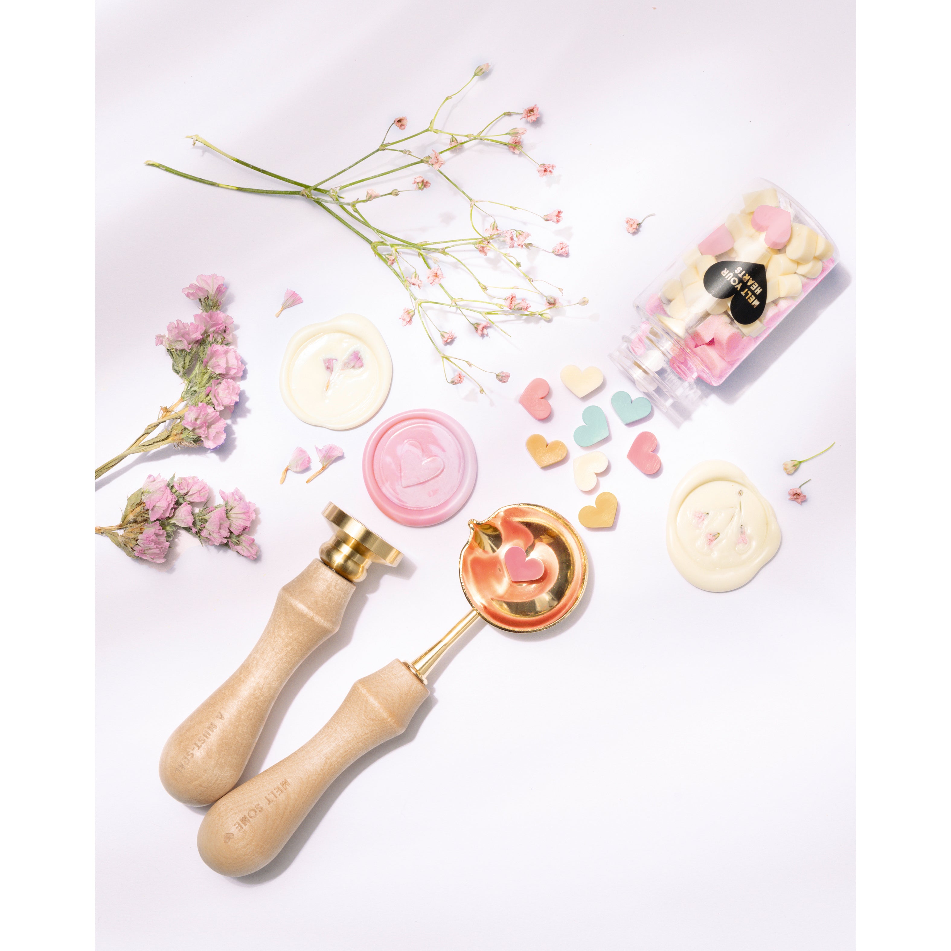 Folia PASTEL LOVE – Siegel-Set – 2 Siegelstempel, 2 Dosen Wachs-Nuggets, Holzgriff