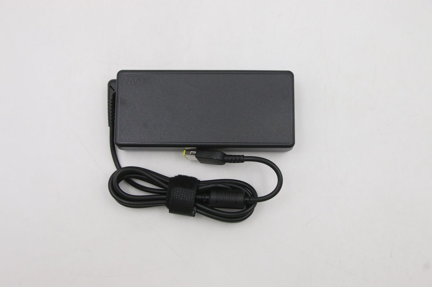 Lenovo 5A10V03255 Netzteil 135 W – für Lenovo-Notebooks – Schwarz