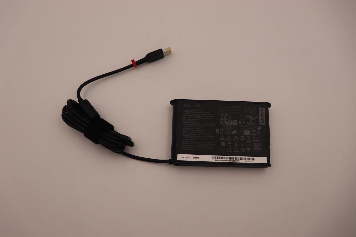 Lenovo Netzteil 135 W – für Lenovo-Geräte