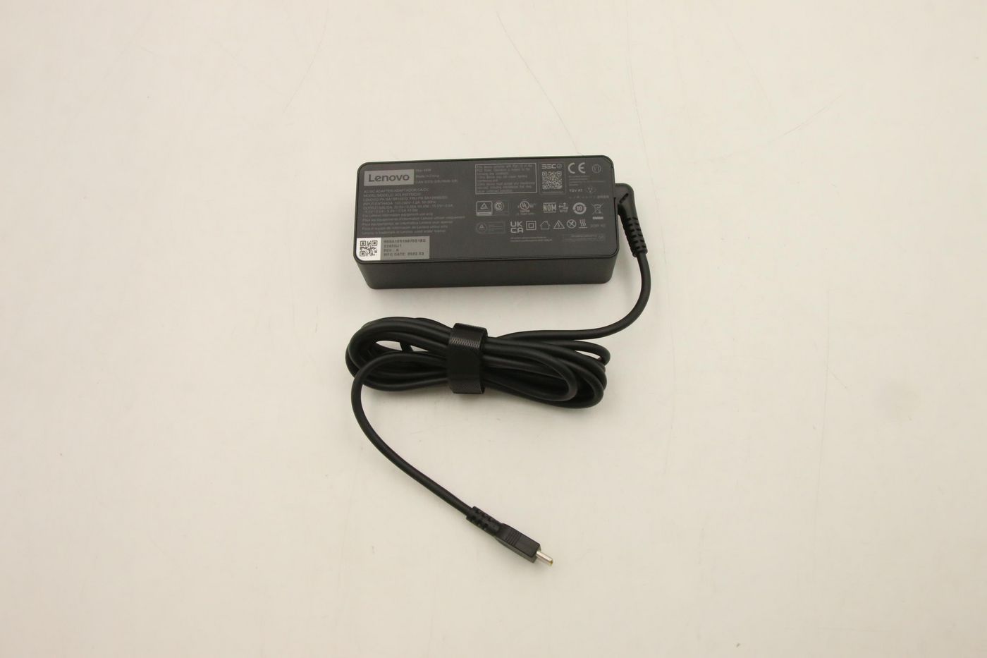 Lenovo 5A10W86303 Netzteil 65 W – für Lenovo-Laptops, schwarz