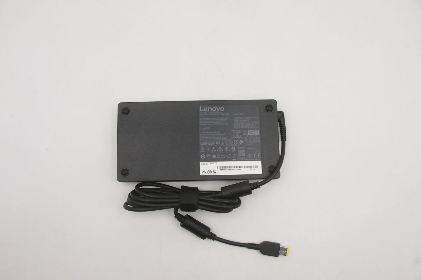 Lenovo Netzteil – 300 W, 20 V – für Lenovo Notebooks – Schwarz