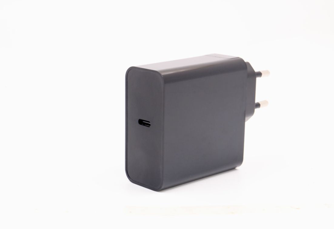 CoreParts USB-Wandladegerät 65 W – USB-C×1 – GaN, inkl. 1 m USB-C-Kabel, Schwarz