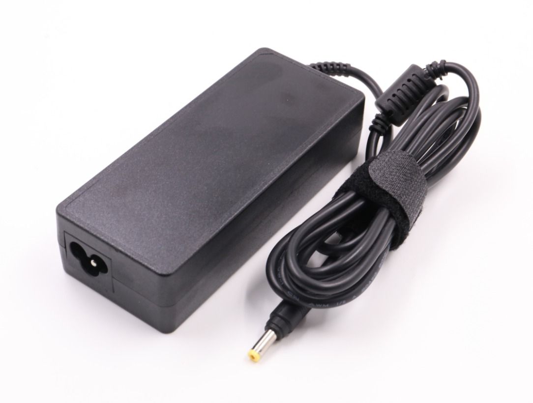 CoreParts Netzteil 90 W (19 V, 4,74 A) – Stecker 4,8×1,7 mm – EU-Stecker (Typ C) – für Laptop – Schwarz