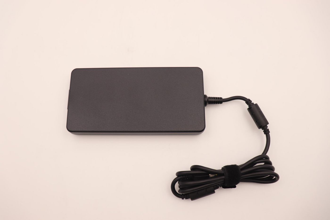 Lenovo Netzteil 230 W – für ThinkPad, IdeaPad