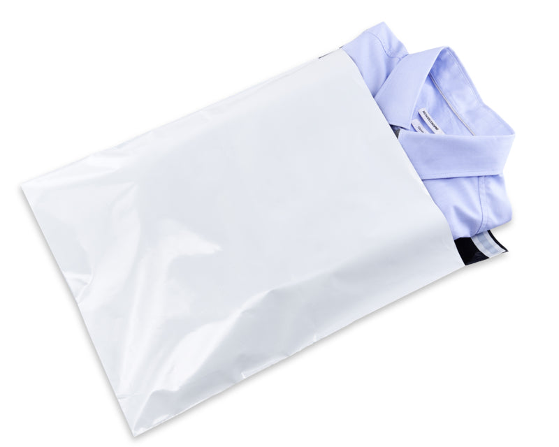 Master'in Versandtasche – 400 × 500 mm, PE, weiss/schwarz, Schmalseite offen, selbstklebend – 500 Stück