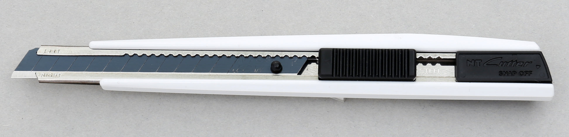 NT Cutter MNCR-A1 – Abbrechmesser 9 mm, einziehbar, Kunststoff, schwarz/weiss