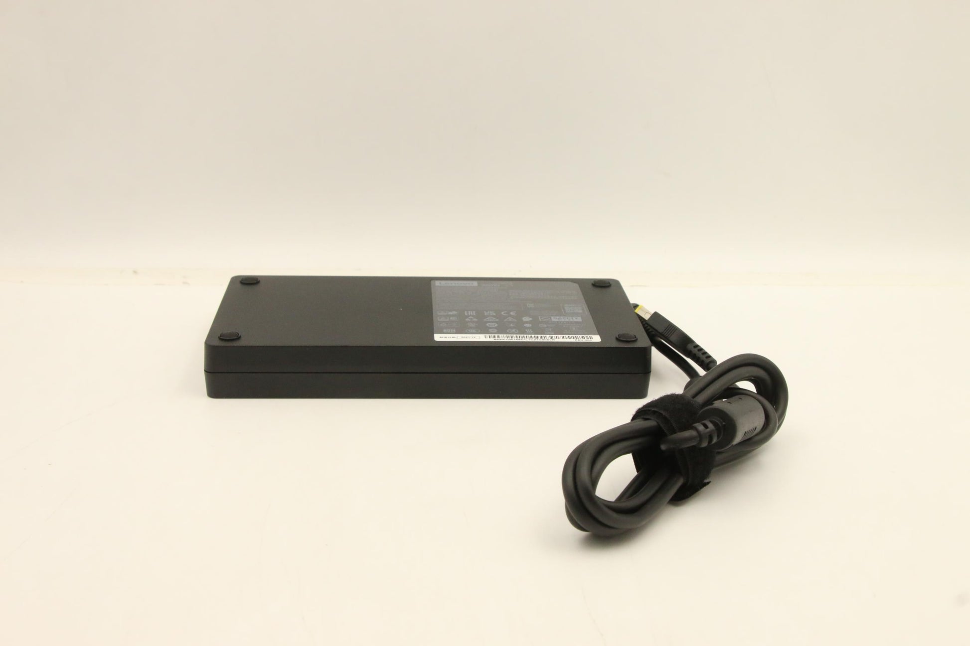 Lenovo Netzteil – 300 W, 20 V – für Lenovo – Schwarz