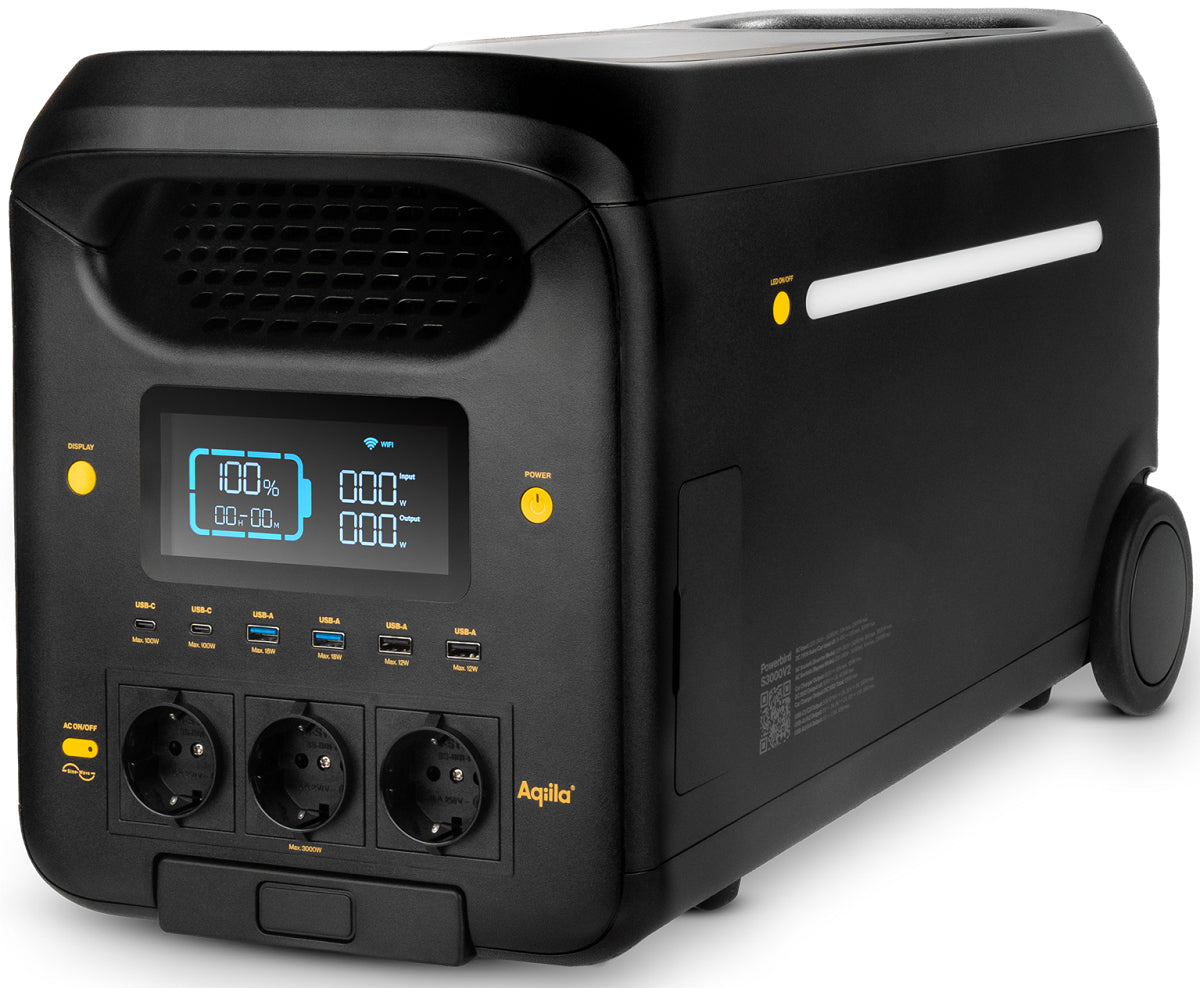 Aqiila Powerbird S3000V2 – Powerstation, 2560 Wh, 5000 W AC, LiFePO4, 3× Schuko (Typ F), Räder, LCD