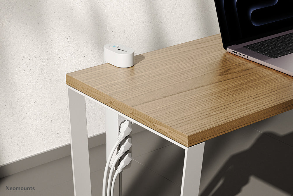 Neomounts DS22-840WH6 – Tischsteckdose, 3×230 V, 2× USB-A, 2× USB-C (Power Delivery), 1,4 m, Weiss