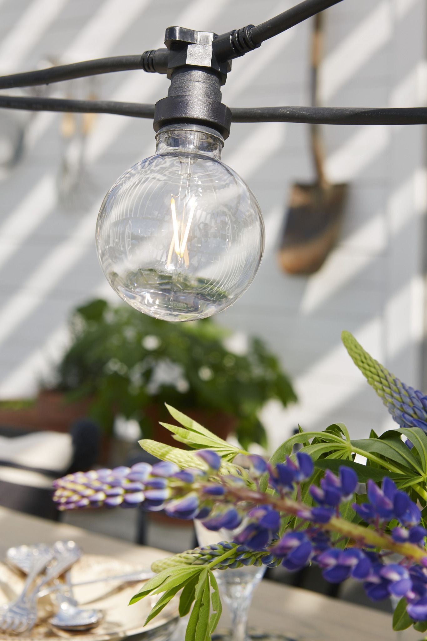 M. Schönenberger Schönenberger Lichterkette SOLO – 20 m – 20 W – IP44 – Netzbetrieb – 20 Lampen – Schwarz