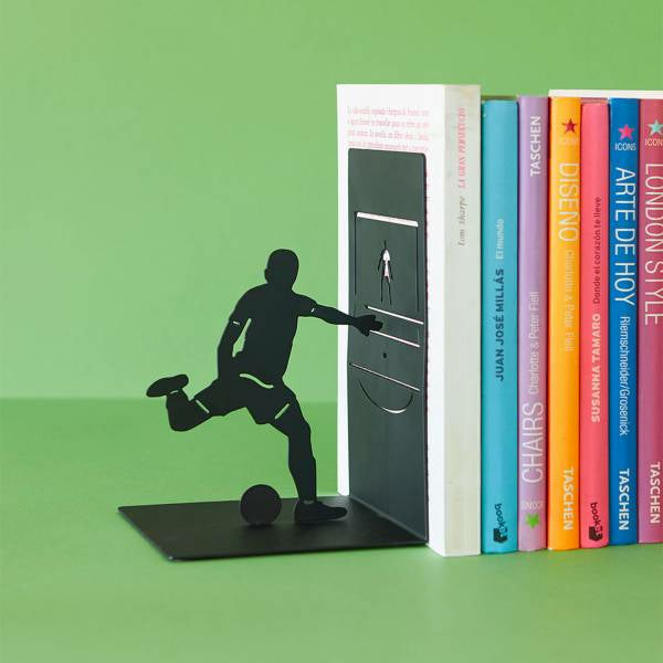 Trendform Goal Kick Buchstützen – 4er-Set, Fussball, Schwarz, Metall, B 110 × H 100 × T 170 mm