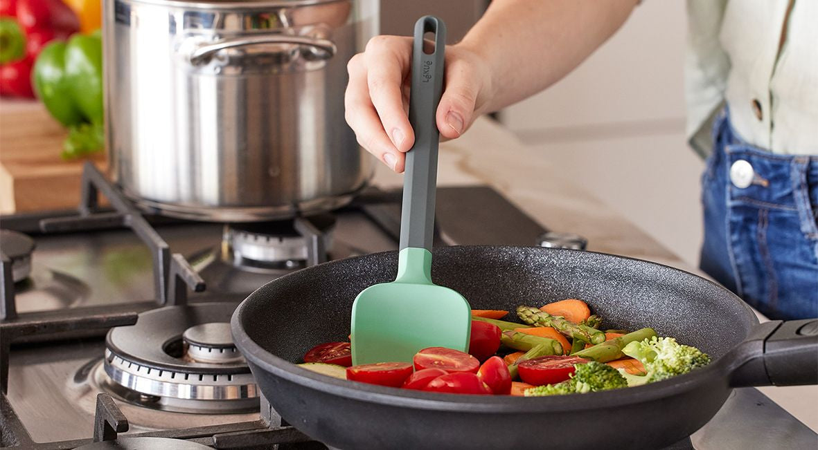 Lékué Kochspatel 6 × 1,5 × 29 cm, Silikon/Thermoplast, spülmaschinenfest, grün