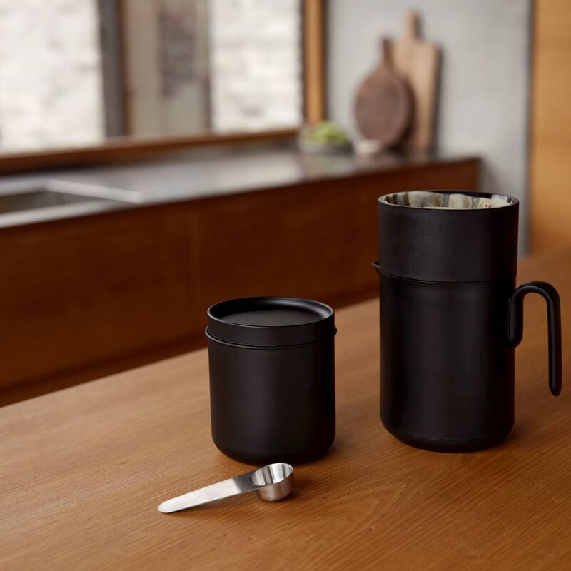 Zone Denmark Thermoskanne – 0,6 l, Ø 13,2 cm, H 17,0 cm, Kunststoff/Glas, Schwarz, Knopfdruckverschluss