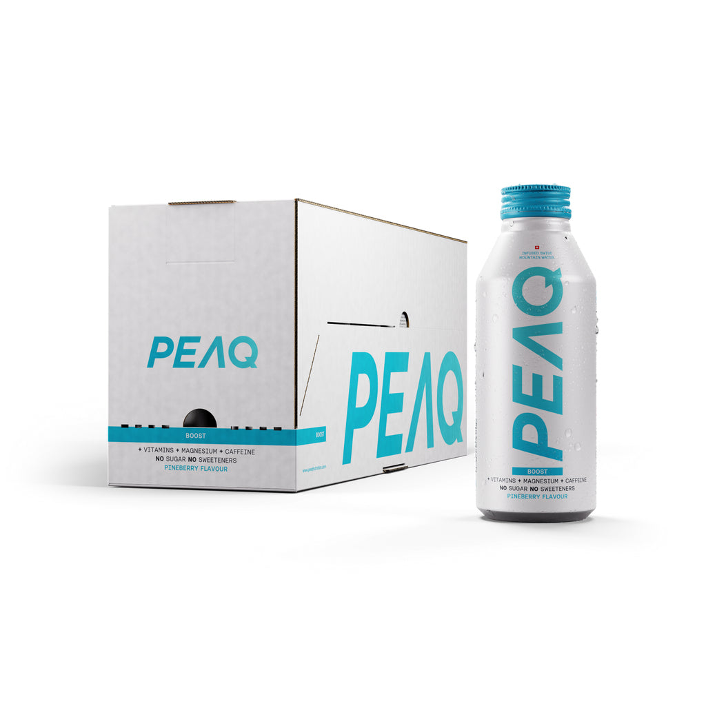 PEAQ Boost – Leicht prickelndes Vitaminwasser mit Vitaminen & Koffein, Pineberry – 12 × 47,3 cl