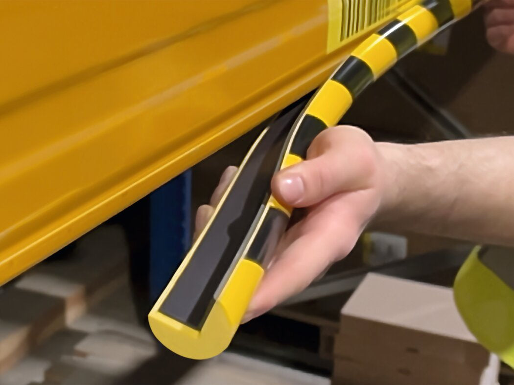 Durable Eckschutzprofil C25R – 40 mm × 1 m, Kunststoff, Schwarz/Gelb, magnetisch