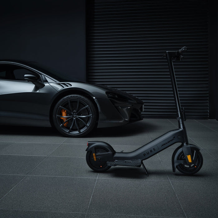 Pure Electric x McLaren – E-Scooter – 500 W, 10", 25 km/h, Reichweite bis 40 km, 432 Wh, schwarz