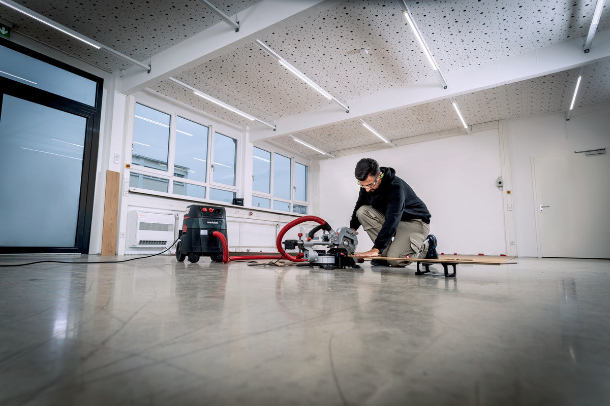 Metabo Kappsäge KGS 216 M – 1 500 W – Sägeblatt-Ø 216 mm – inkl. Sägeblatt & Staubbeutel