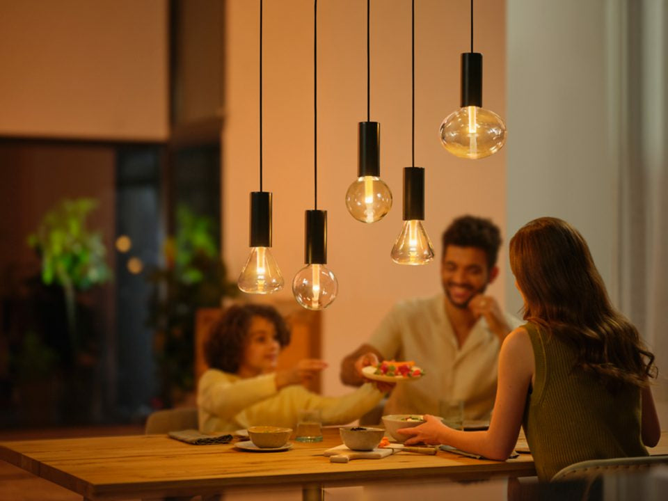 Philips Hue Smart-Leuchtmittel E27 – RGB+CCT, 500 lm, 6,8 W, Bluetooth/Zigbee – für Google Assistant
