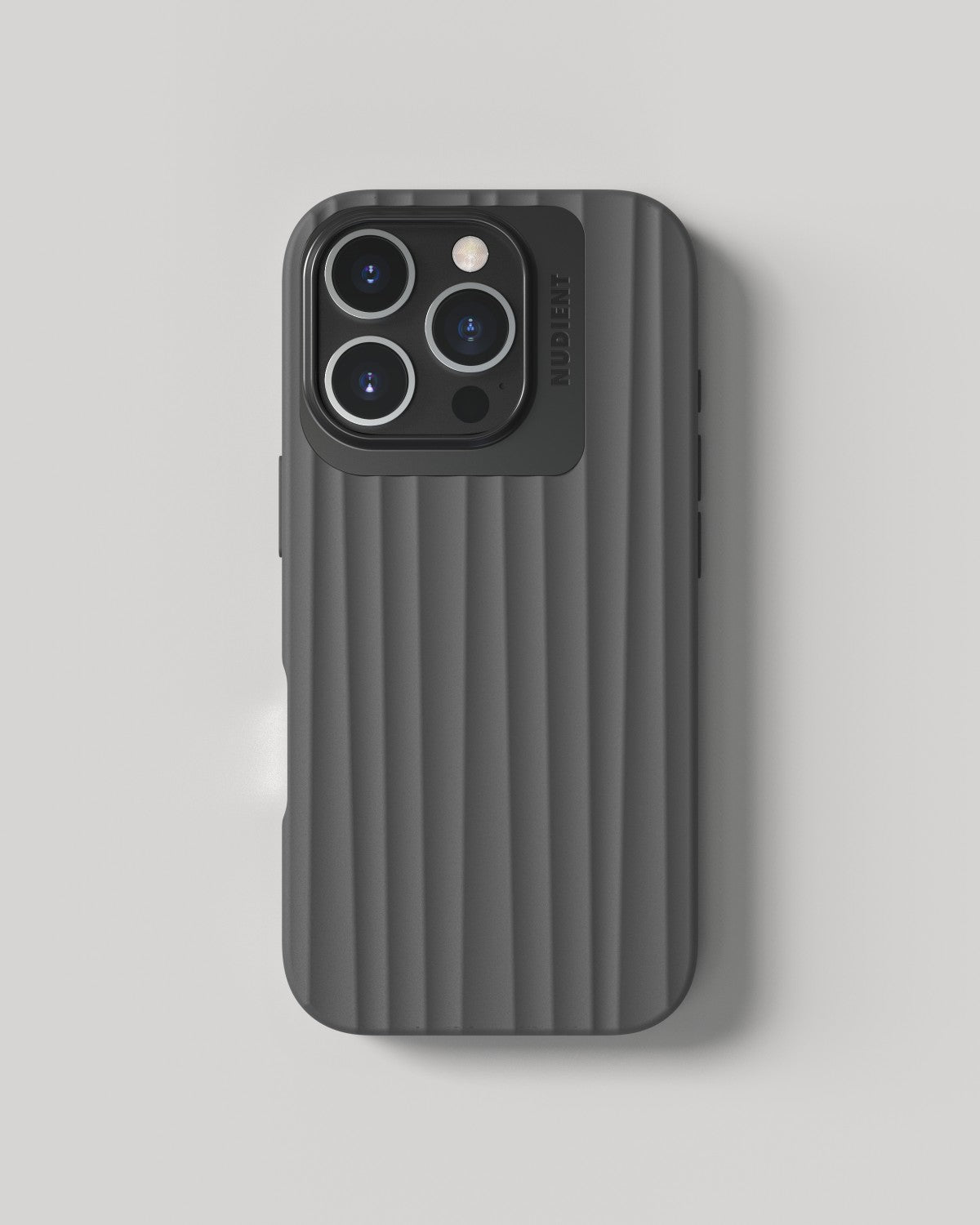Nudient – Backcover – für Apple iPhone 16 Pro – schwarz – MagSafe-kompatibel