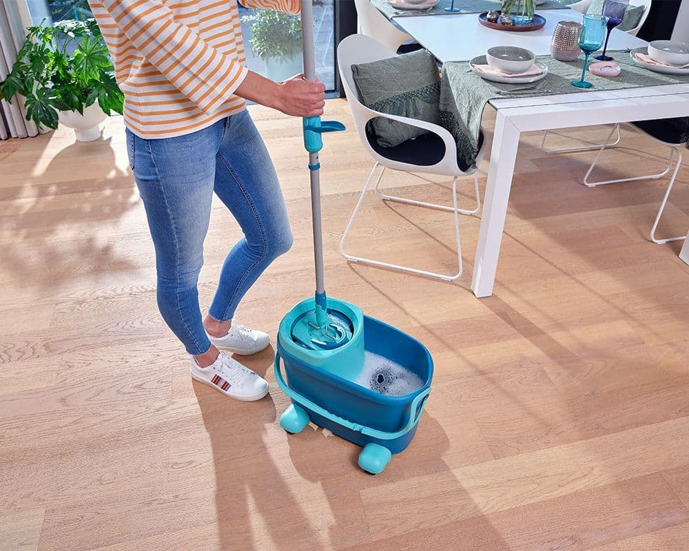 Leifheit Clean Twist M Ergo – Bodenwischer-Set – Wischbreite 33 cm, Teleskopstiel, Türkis