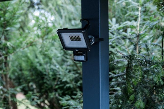 Brennenstuhl Aussenwandleuchte – 6500 K – IP65 – Netzbetrieb – mit Bewegungsmelder – Schwarz – Metall