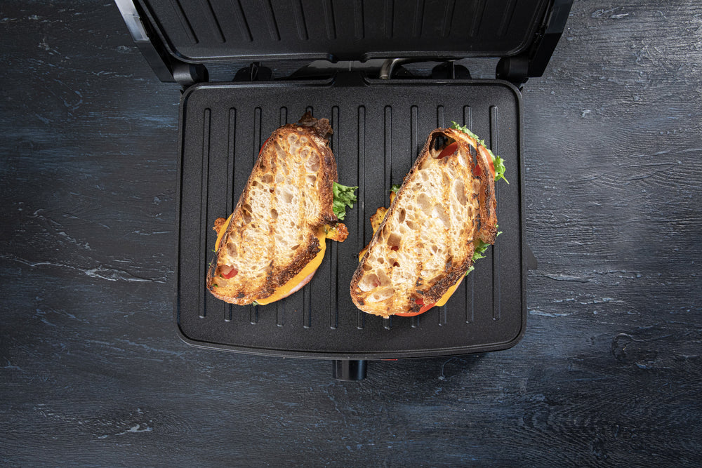 Gastronoma Tischgrill 18240001 – 29×23 cm Kochfläche, 2 200 W – Schwarz/Edelstahl