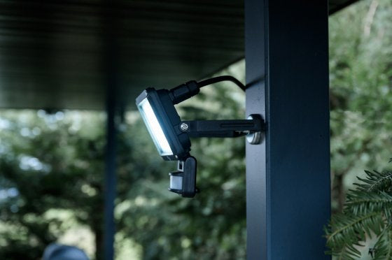 Brennenstuhl Aussenwandleuchte – 6500 K – IP65 – Netzbetrieb – mit Bewegungsmelder – Schwarz – Metall