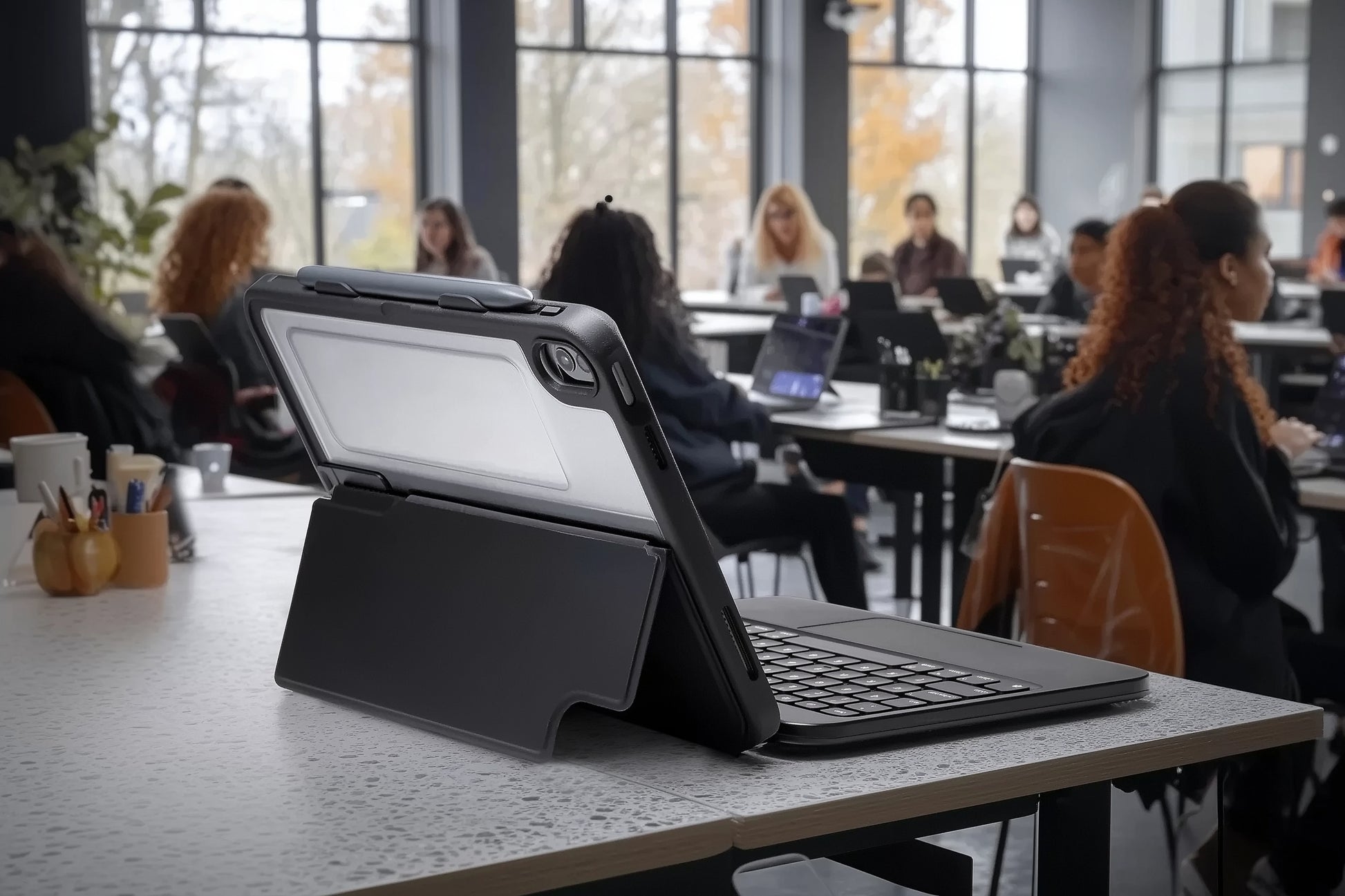 ZAGG Tough Keys – Tastatur, DE-Layout (DE), Schwarz – für iPad (10. Gen, A16)