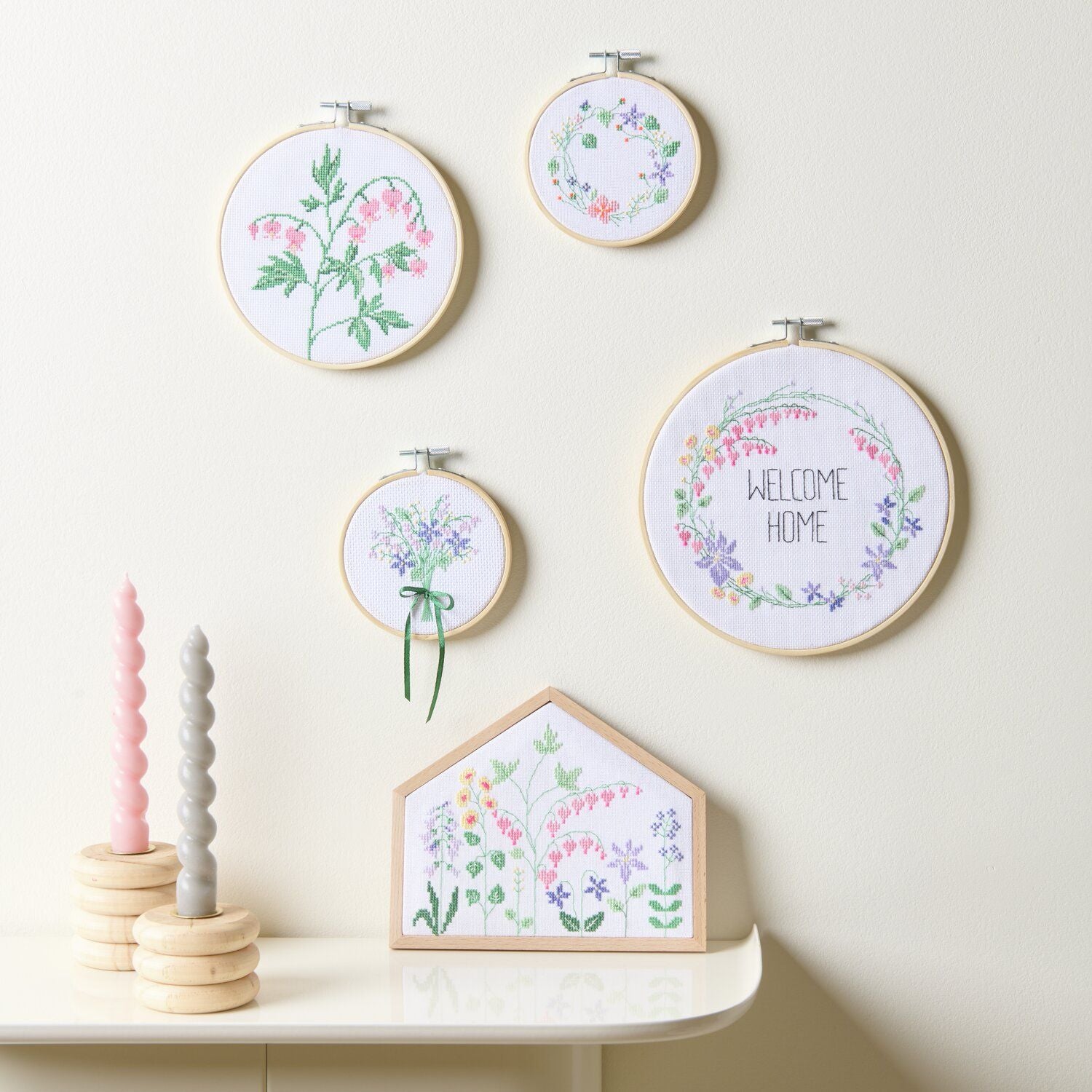 Rico Design Kreuzstich-Bastelset Blumenkranz – Ø 20 cm