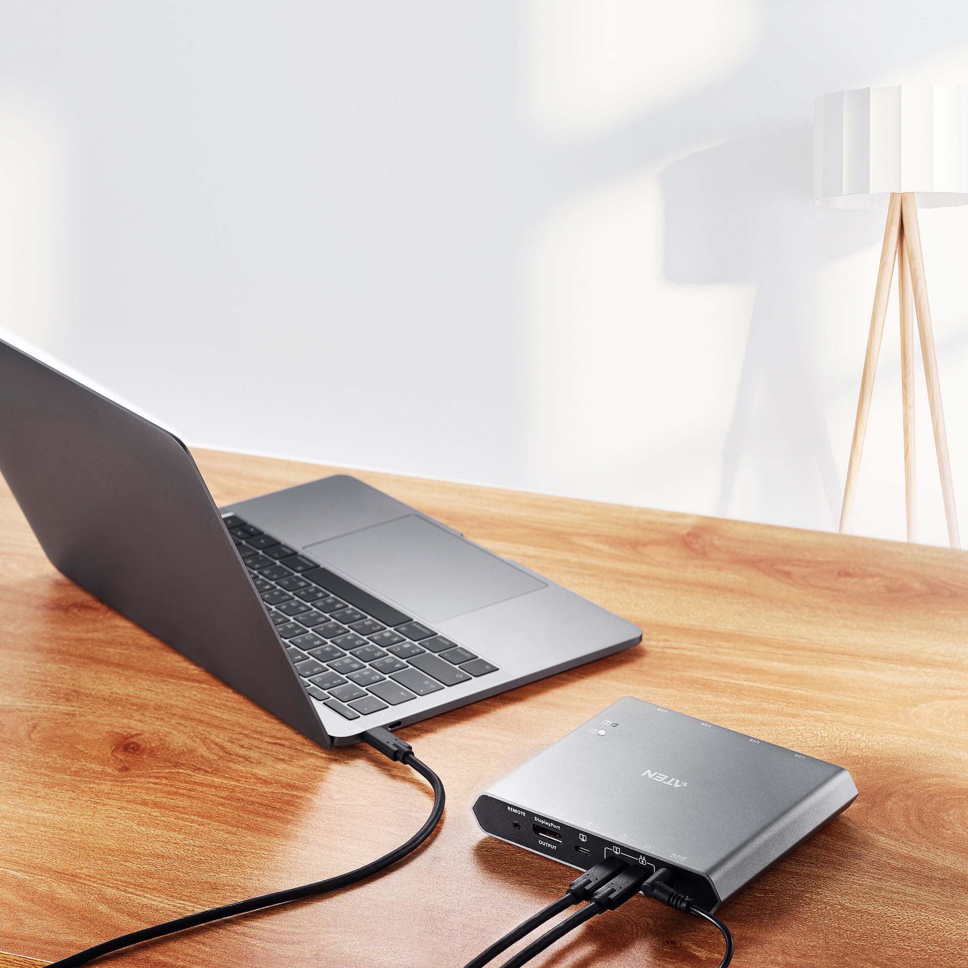 ATEN KVM-Switch 2×1, USB-C/DisplayPort/USB 3.2 Gen 1, 4K (3840 × 2160), PD 100 W, 5 Gbit/s