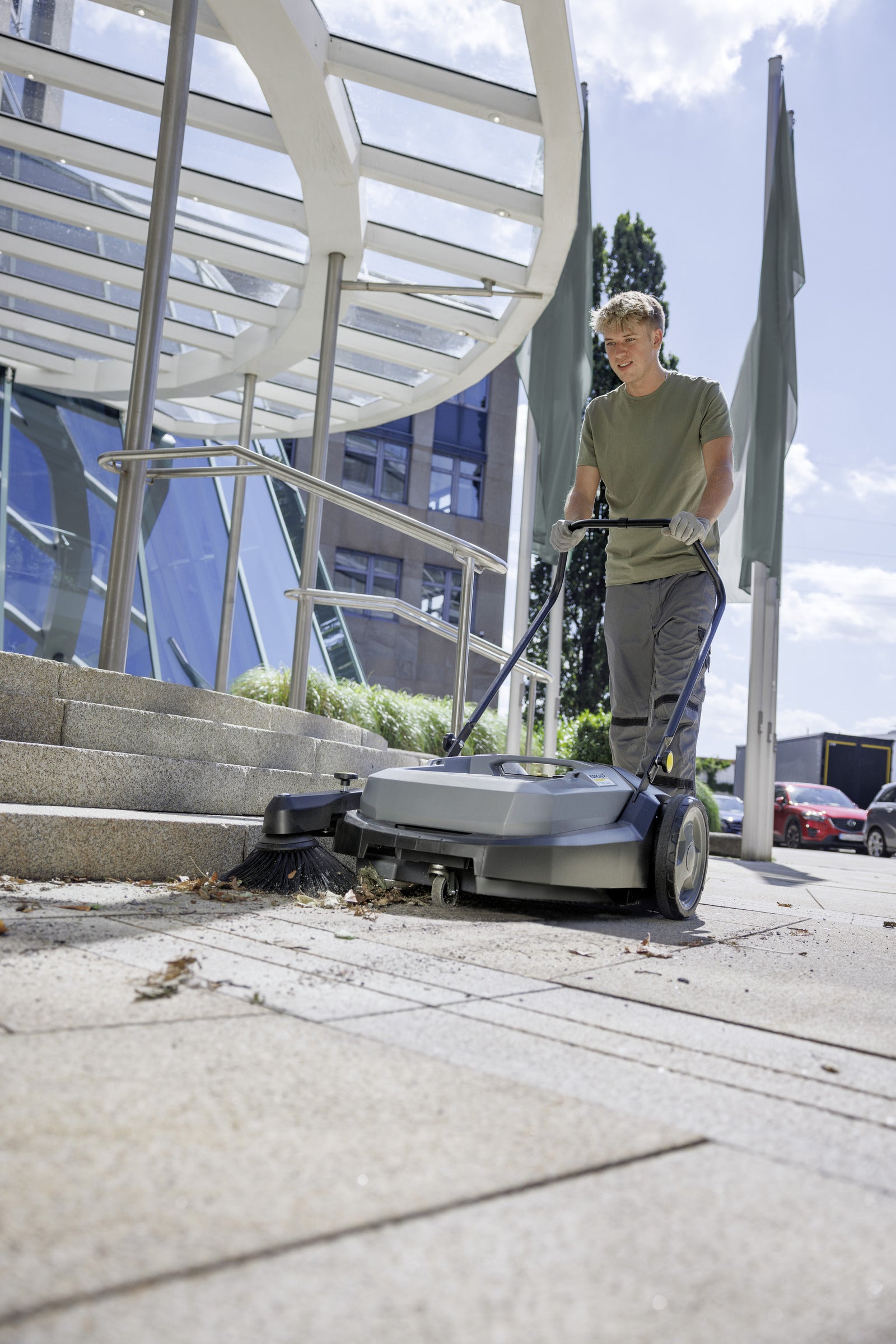 Karcher AG Kehrmaschine KM 70/20 C – Arbeitsbreite 48 cm, manuell, schwarz