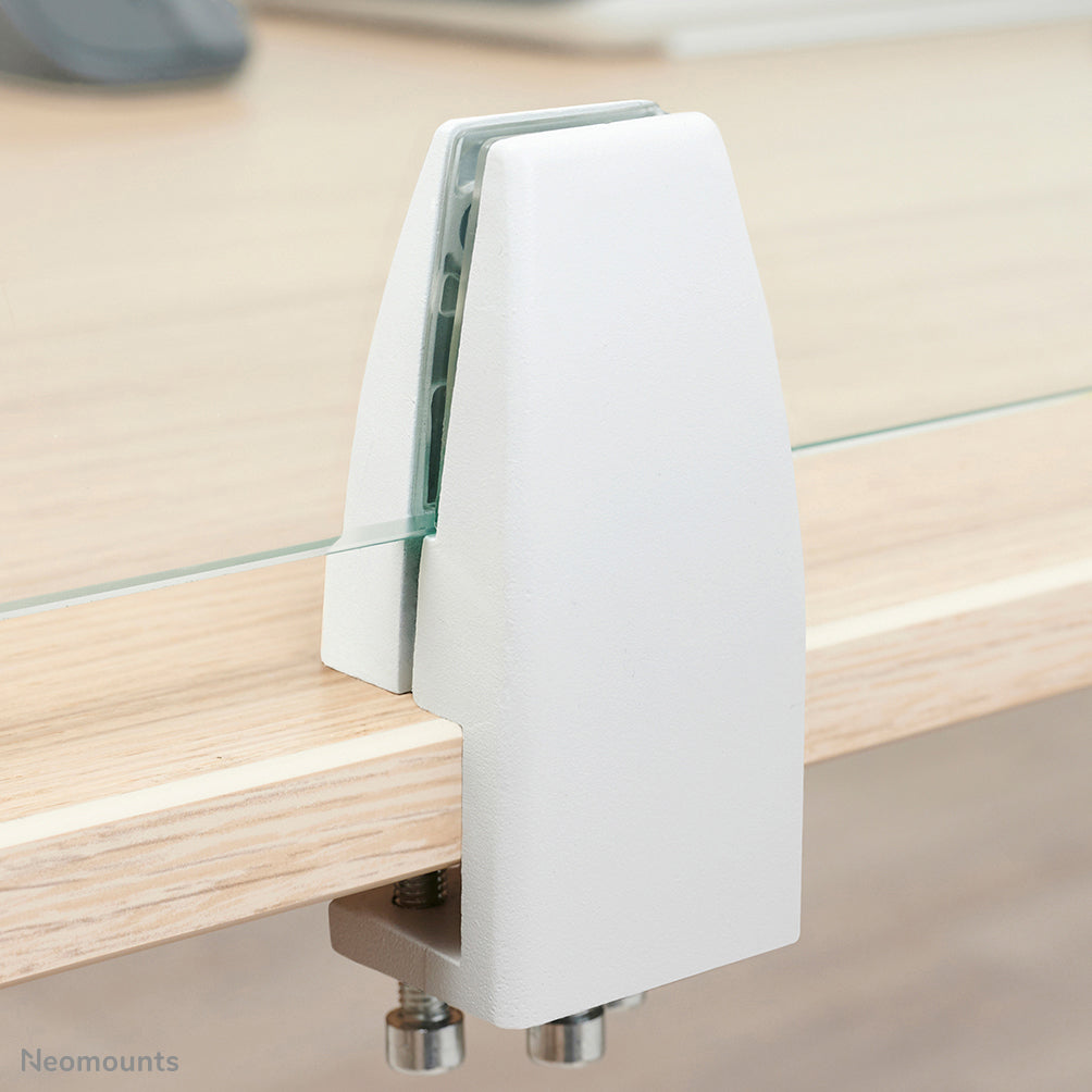 Neomounts Hygieneschutzschild – 1'380 × 650 mm, transparent, mit Montageset, für Tischplatten 0–25 mm