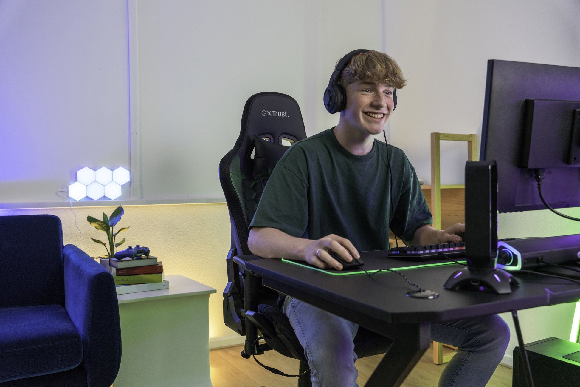 Trust GXT 265 Cintar – Headset-Ständer – für alle Marken – RGB-Beleuchtung, 2× USB-A – schwarz