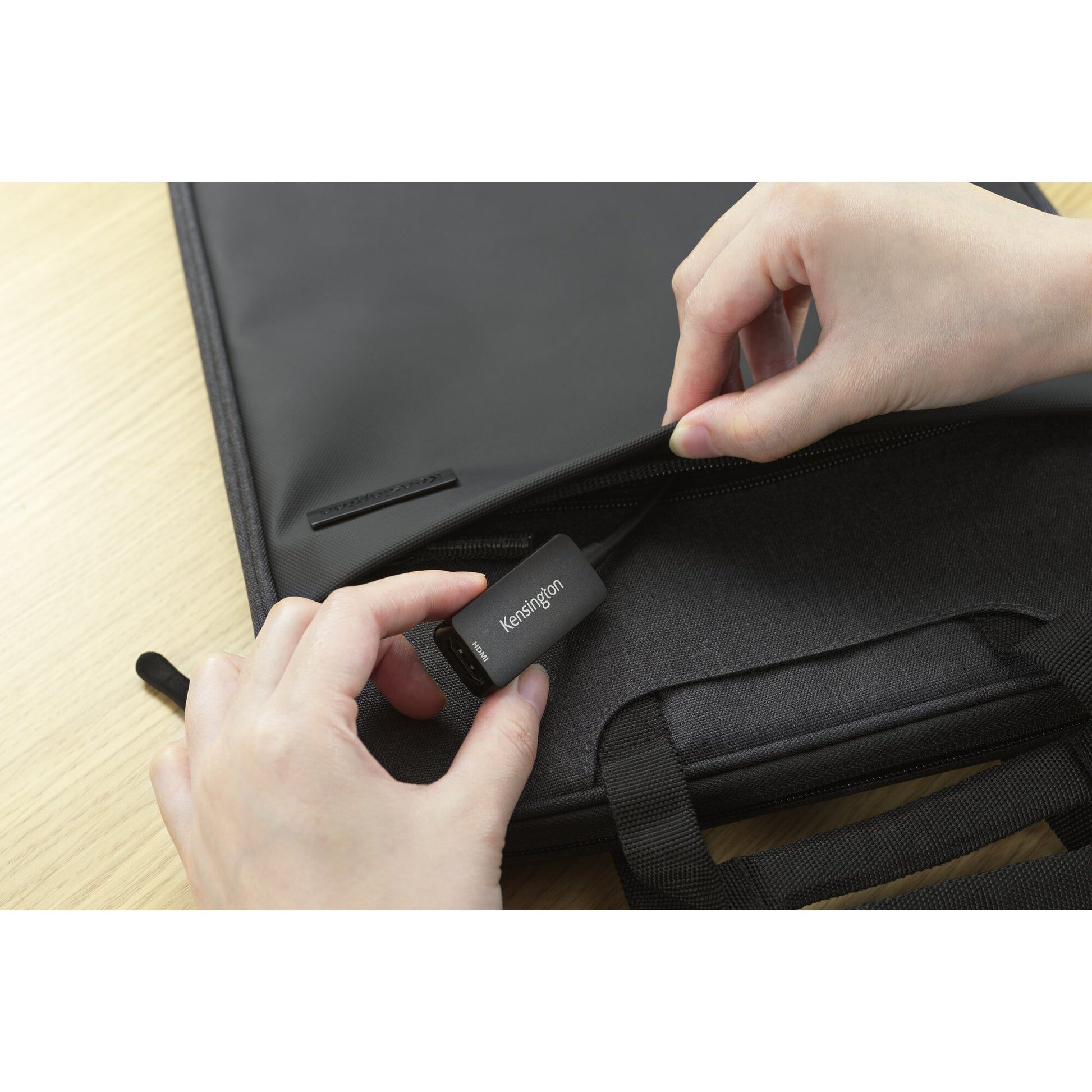 Kensington CV4200H Adapter USB-C zu HDMI – 8K (7680 × 4320) @ 60 Hz, HDMI 2.1, 12,1 cm, Schwarz