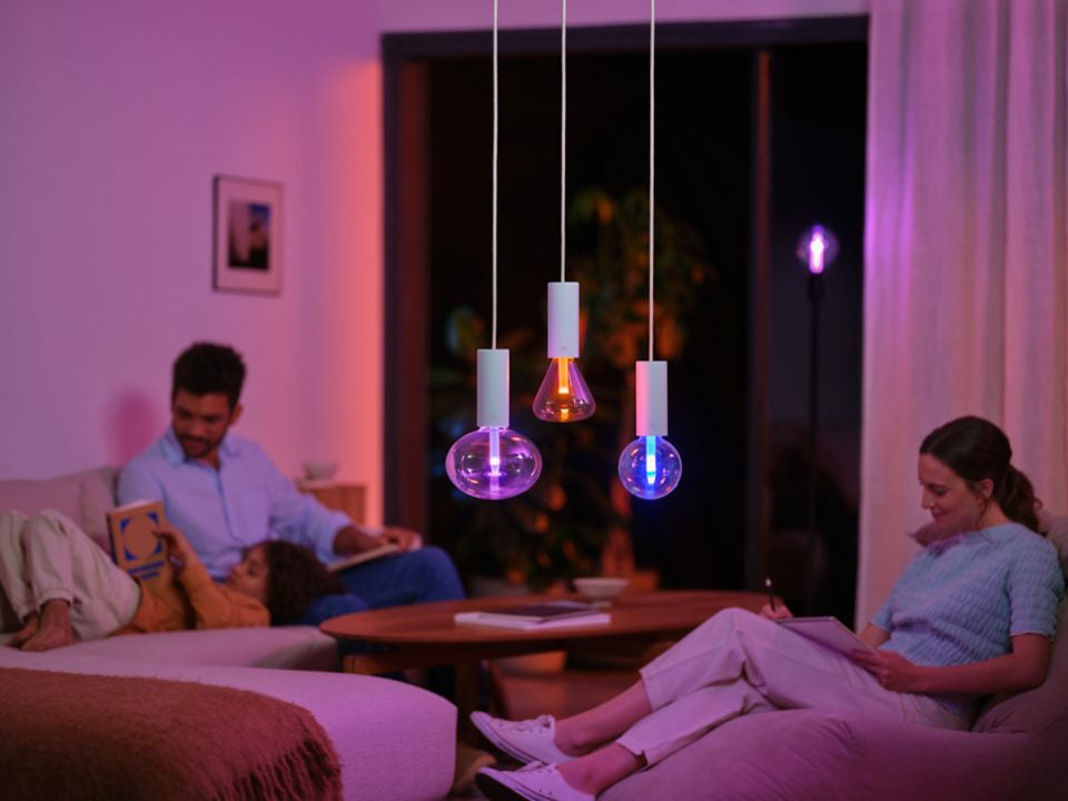 Philips Hue Smart-Leuchtmittel E27 – RGB+CCT, 500 lm, 6,8 W, Bluetooth/Zigbee – für Google Assistant