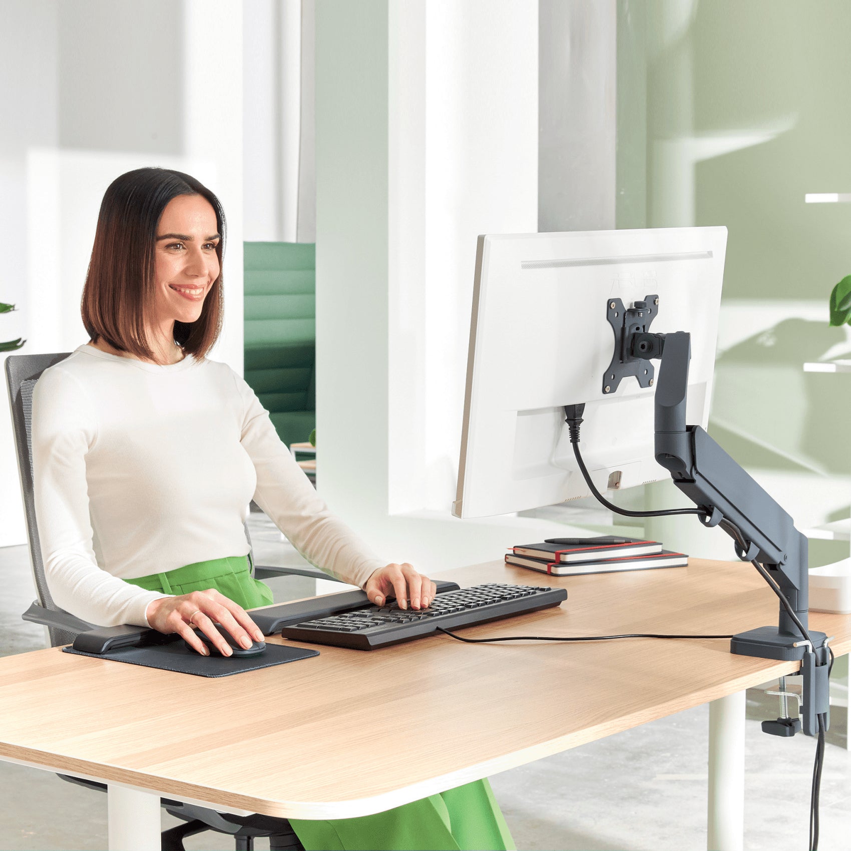 Leitz Ergo Single – Monitorarm Tischhalterung – 1 Monitor – 17–32" – VESA 100×100 mm – bis 9 kg/Monitor