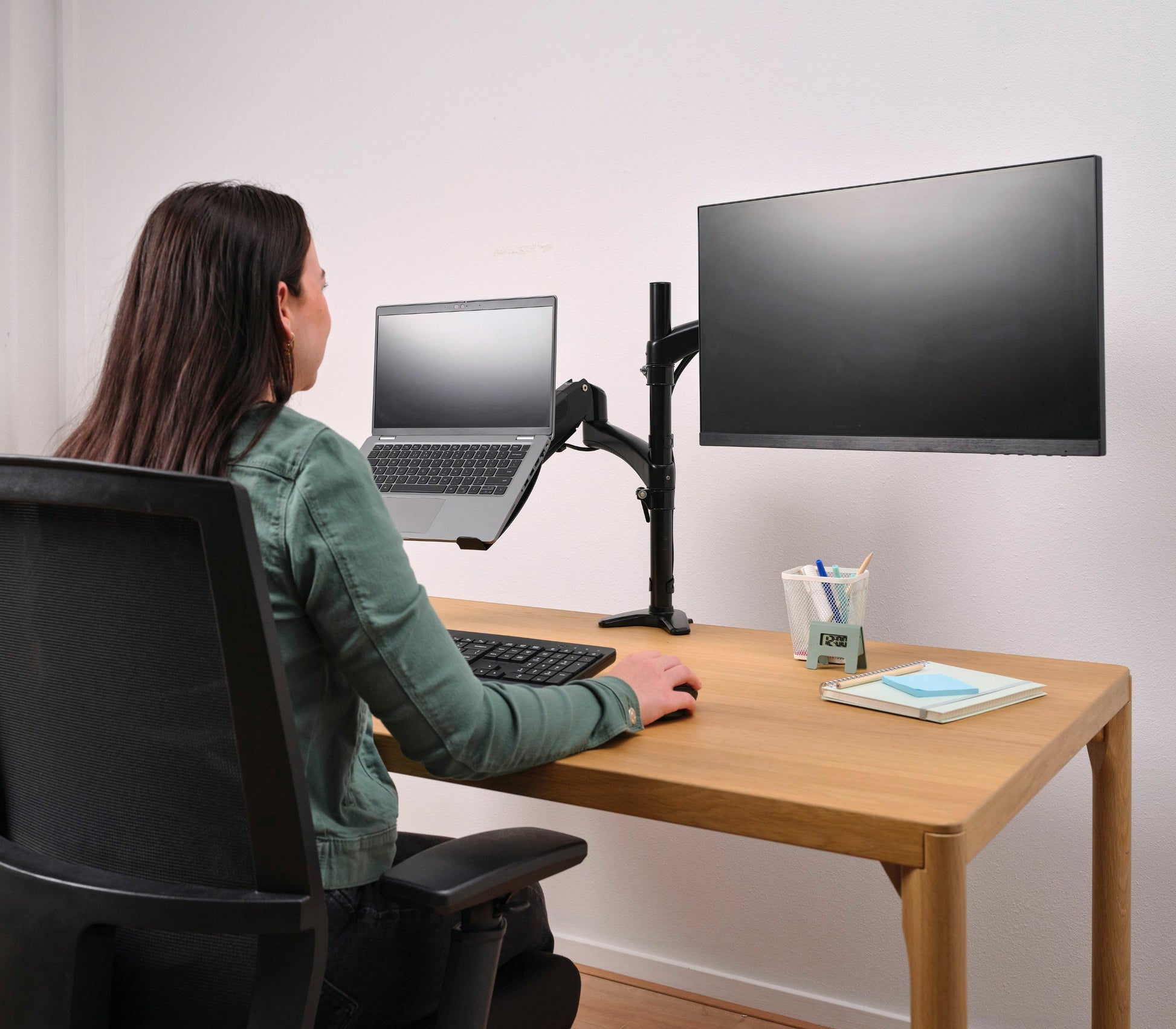 Trust Monta – Monitorarm, Dual, Tischklemme, bis 32", VESA 75 × 75/100 × 100 mm, 16 kg, höhenverstellbar