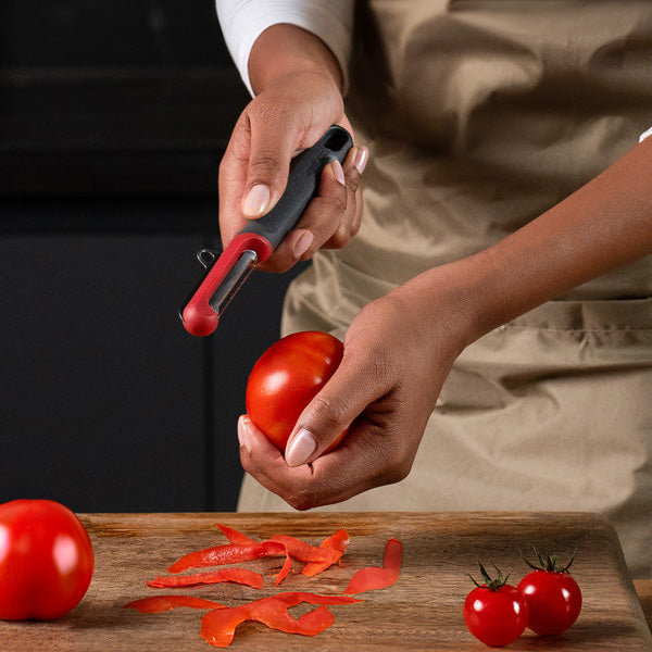 Zyliss Tomatenschäler (Pendelschäler), Edelstahl/Kunststoff, Schwarz/Rot, Aufhängbar, Spülmaschinenfest