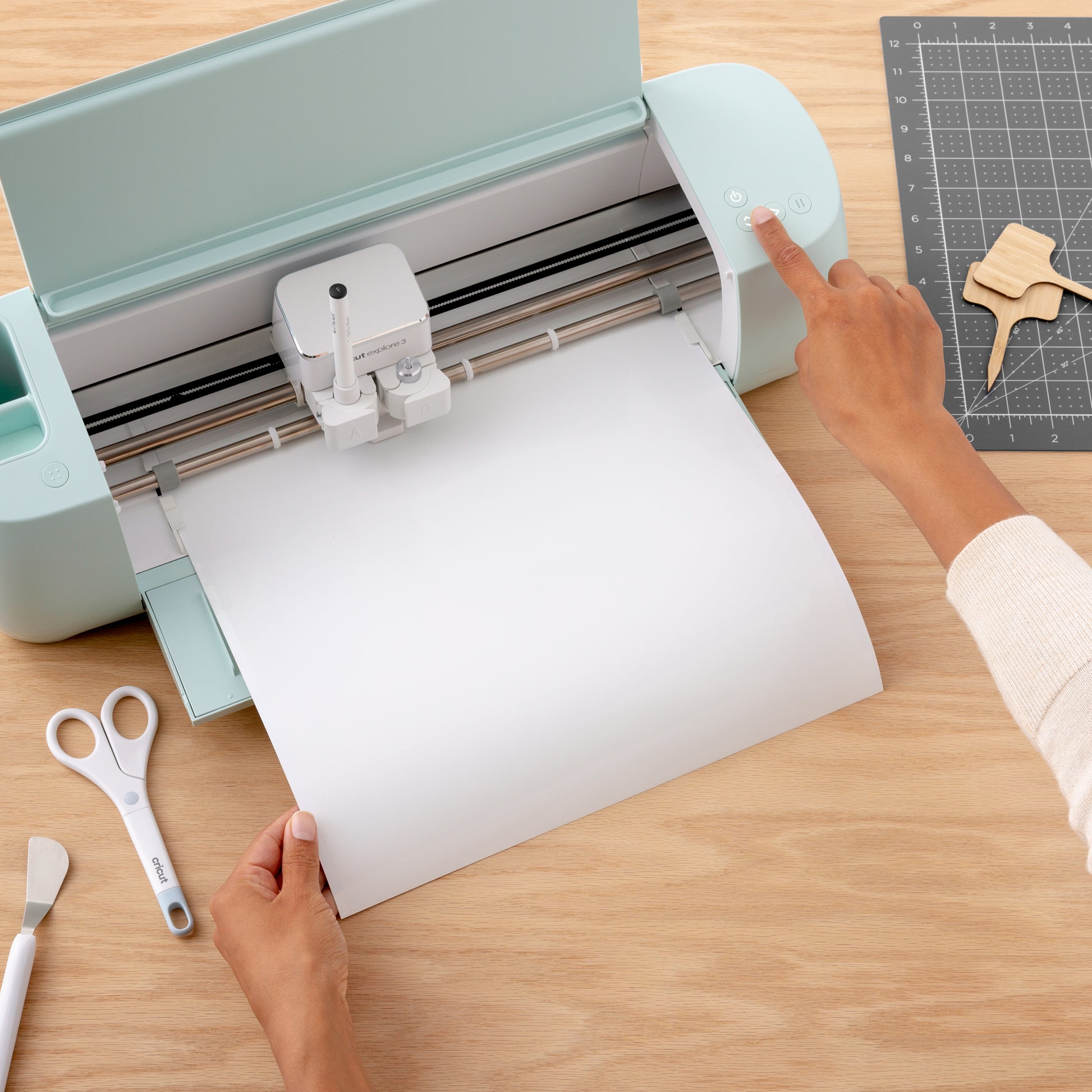 Cricut Vinylfolie (selbstklebend), transparent, 33 × 91 cm, 1 Rolle, für Cricut Maker 3, Cricut Explore 3
