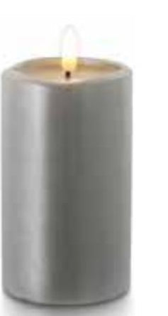 Balthasar LED-Kerze – Ø 7,5 × 12,5 cm – Timer, batteriebetrieben, silber