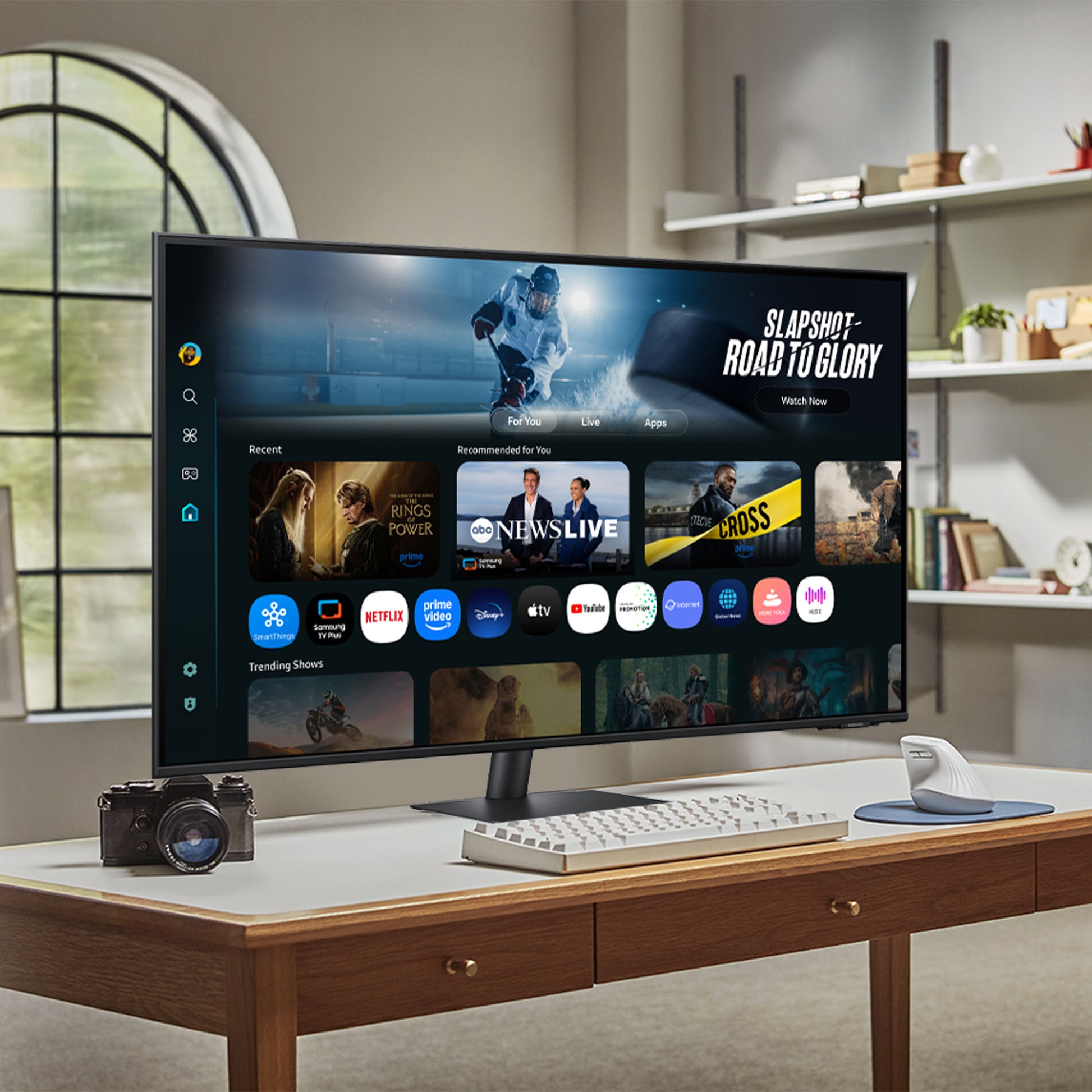 Samsung M70F – 43", 3840 × 2160 (4K), VA, USB-C 65 W, HDR10
