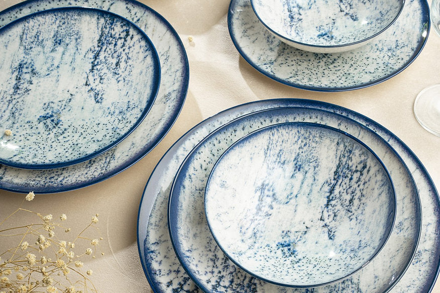 Hermia Geschirrset – 24-teiliges Set, Porzellan, Blau/Weiss, Speise-/Dessert Ø 20 cm, Suppenteller Ø 15 cm