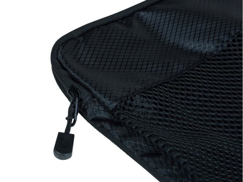 KOOR Reissverschlusstasche Goora Large – mit Tragegriff – 10 l, 40×9×30 cm – blau