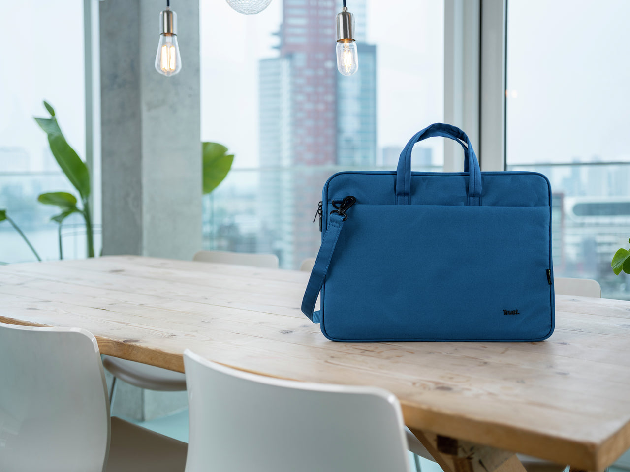 Trust Notebook-Tasche für Notebooks bis 16" – Trolley-Band, abnehmbarer Schultergurt – Blau