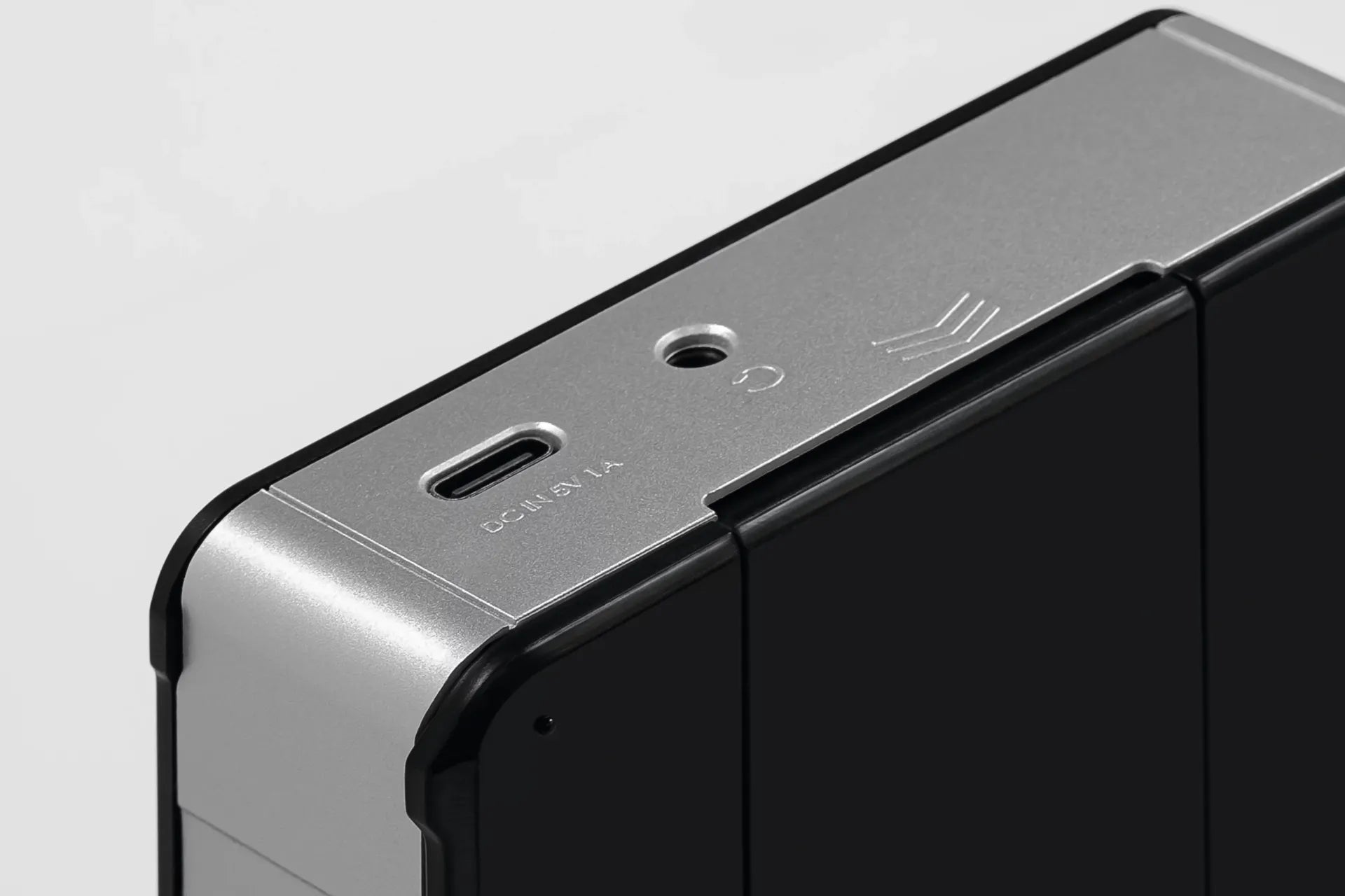 TechniSat DigitRadio 1 A – Tragbares DAB+ Radio, UKW, 10 h Akku – Schwarz/Silber