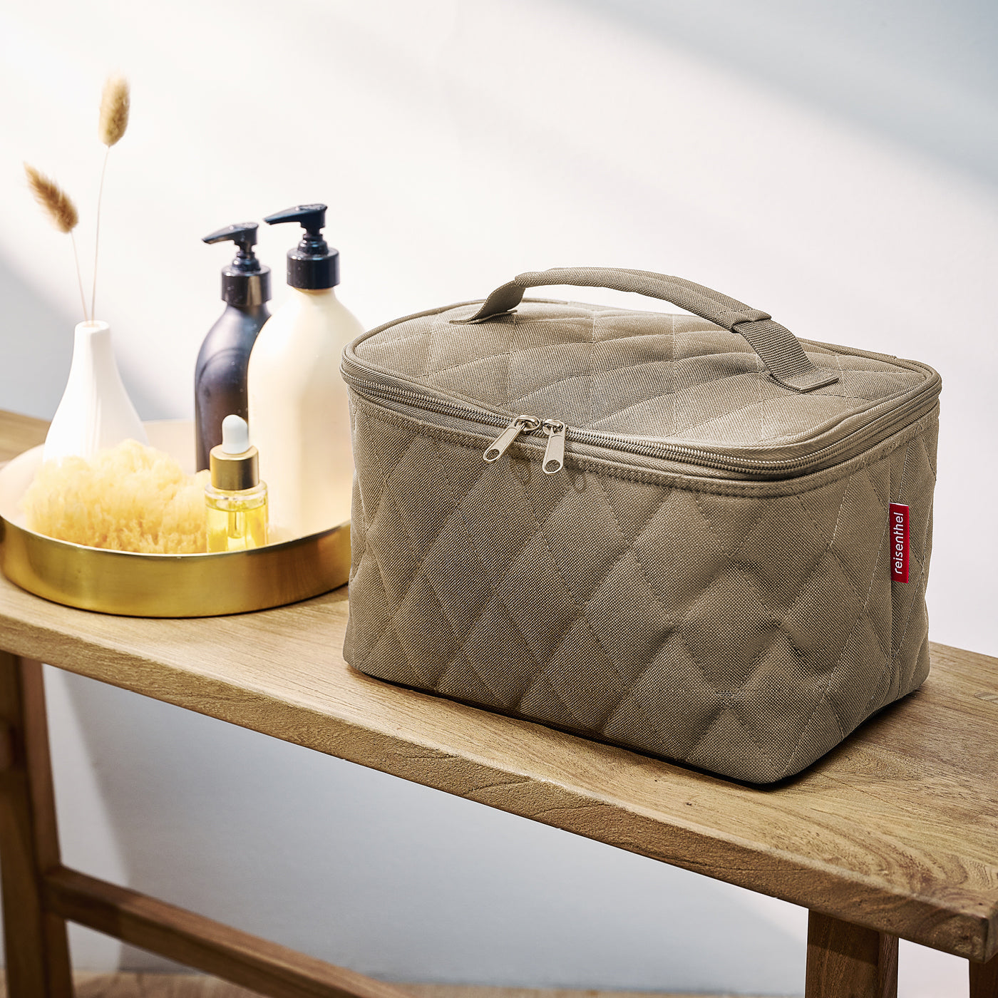 Reisenthel Kosmetiktasche – wasserabweisend – 4 l – Olivgrün – recyceltes Polyester – Rhombus Olive – 1 Stk.
